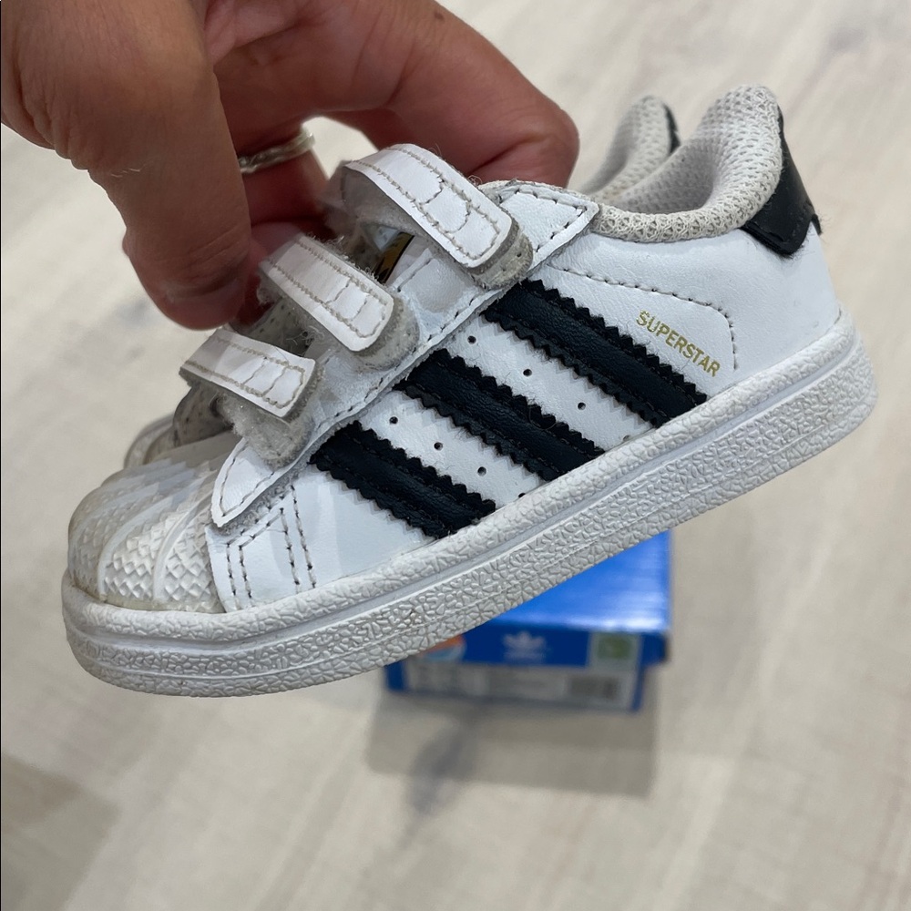 4T Adidas Superstar White and Black Velcro Sneakers - Picture 5 of 6